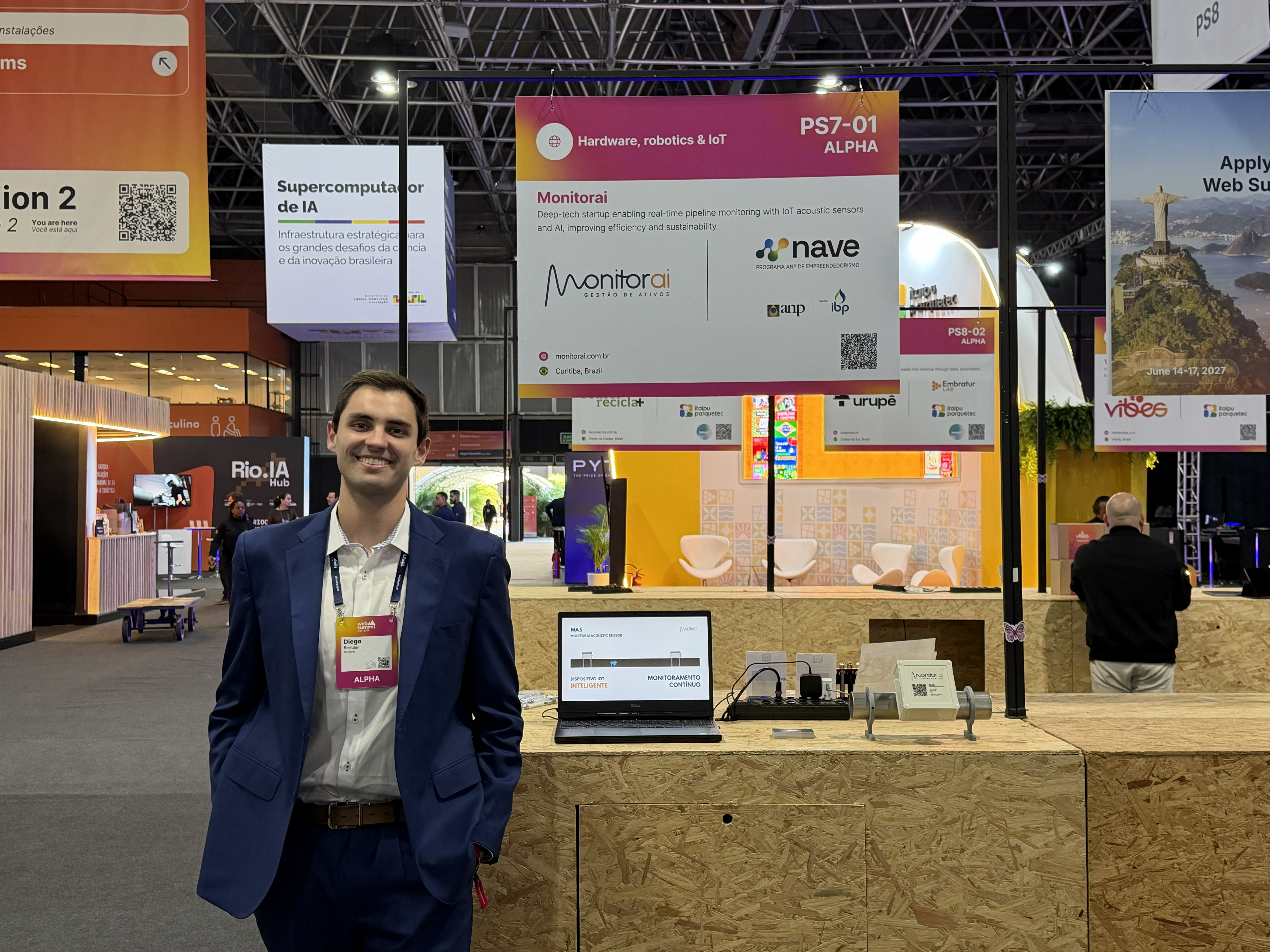 Monitorai demonstra solução desenvolvida durante o programa NAVE no Web Summit Rio 2026